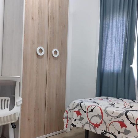 Hostal Ideal Gavà Exteriér fotografie