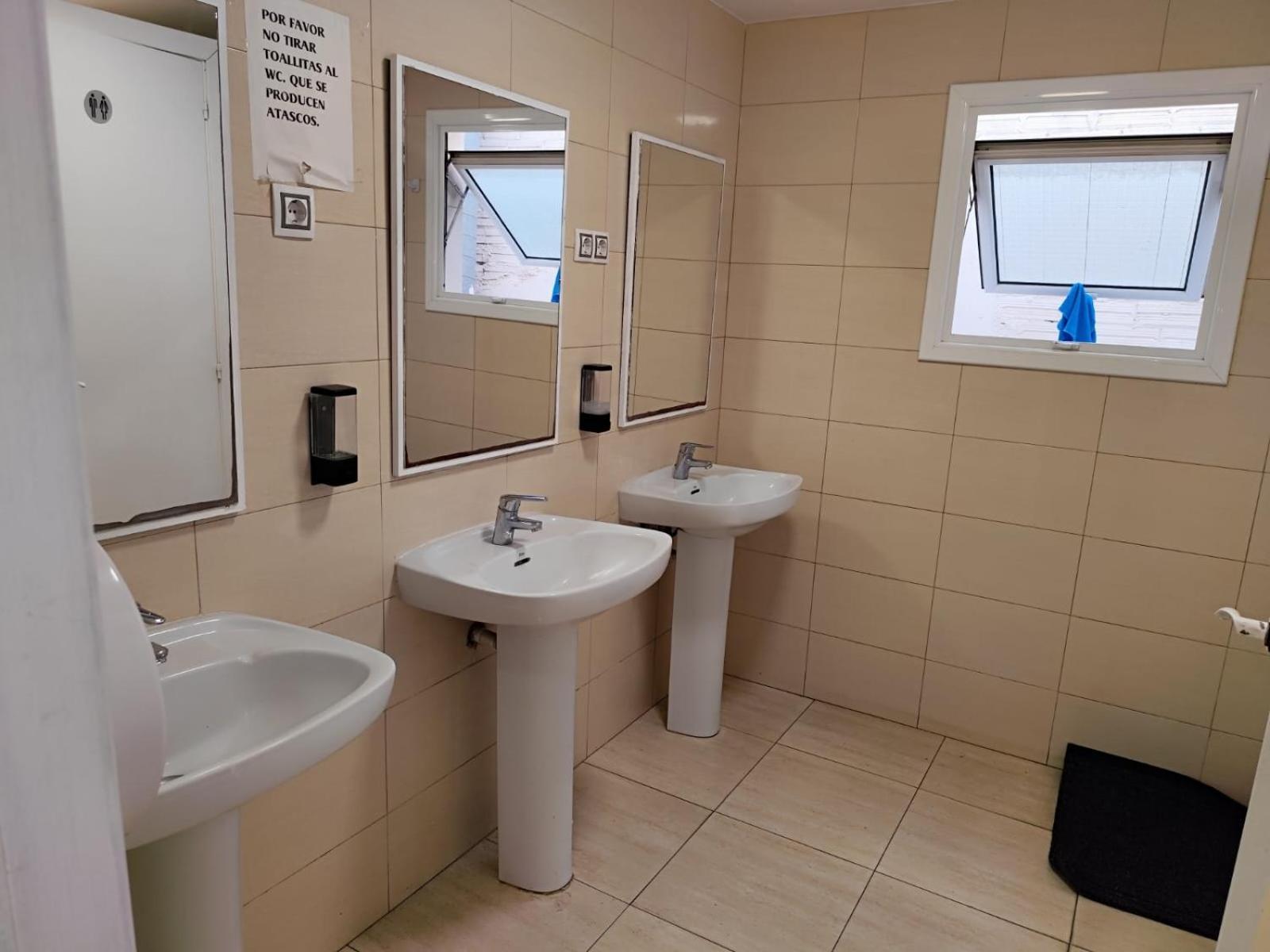 Hostal Ideal Gavà Exteriér fotografie